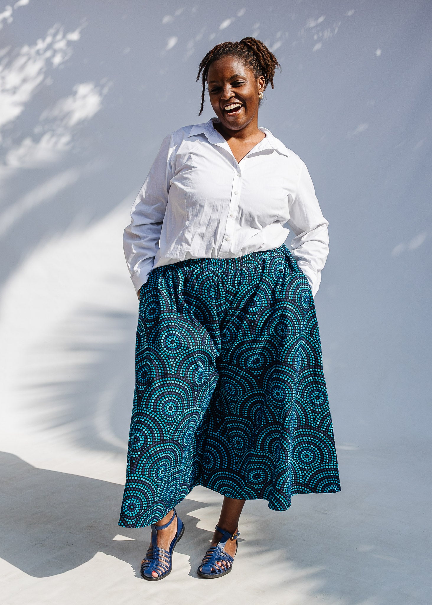 Model wearing blue pants.